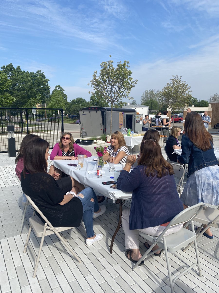 Today the Parents' Club celebrated the DGN teachers and staff with an outdoor breakfast. We got to snap one last picture with our amazing principal <a href="/jschwarzeteach/">Janice Schwarze</a> who we are going to miss so much! Happy retirement, Janice! #WeAreDGN #99Learns