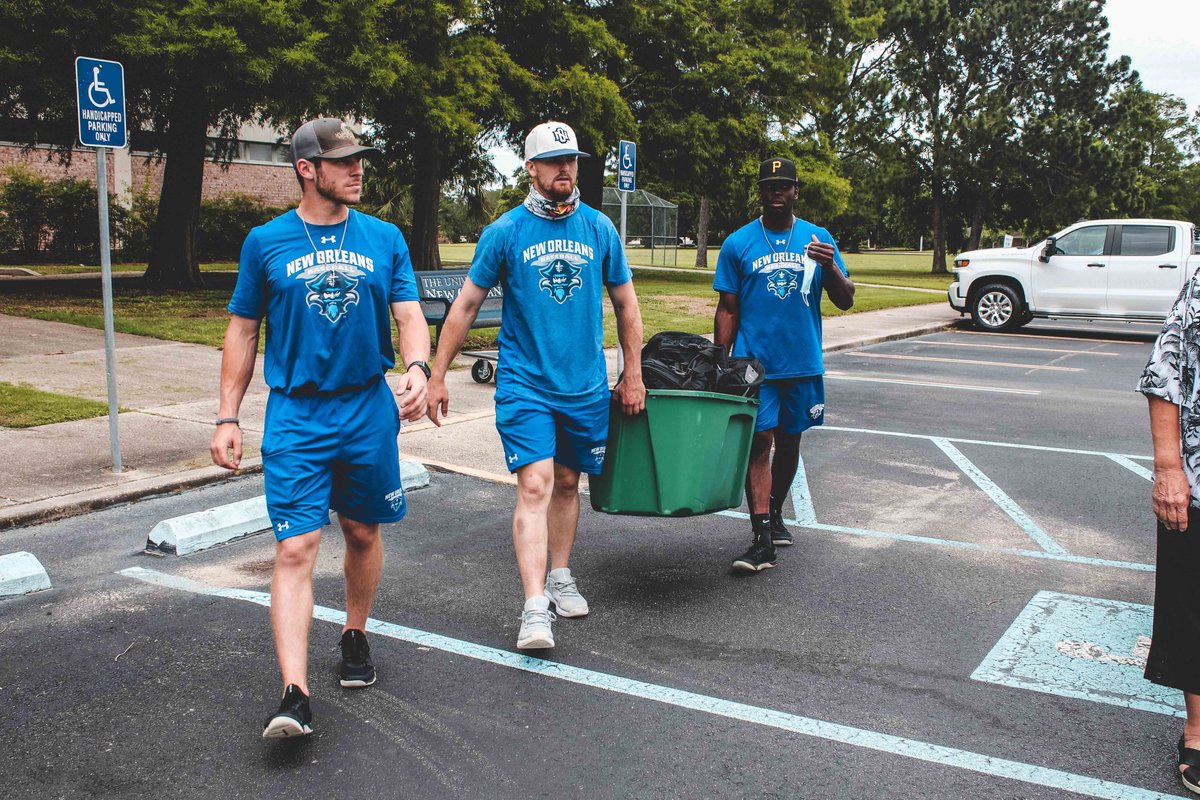 PrivateersBSB's tweet photo. Our guys continuing to make a difference in the community! 

A few of our guys helped load donated bags to foster children in Jefferson Parish in conjunction with Boys Town Louisiana!

#NOLAsTeam ⚔️ https://t.co/AxVZCPUN5Z