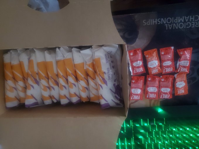 Dear Tacobell,  If I had the self control required to use 2/3 of a sauce packet per taco, I wouldn't<a href="/tag/sexworkiswork"class="tags"><span>#sexworkiswork</span></a>