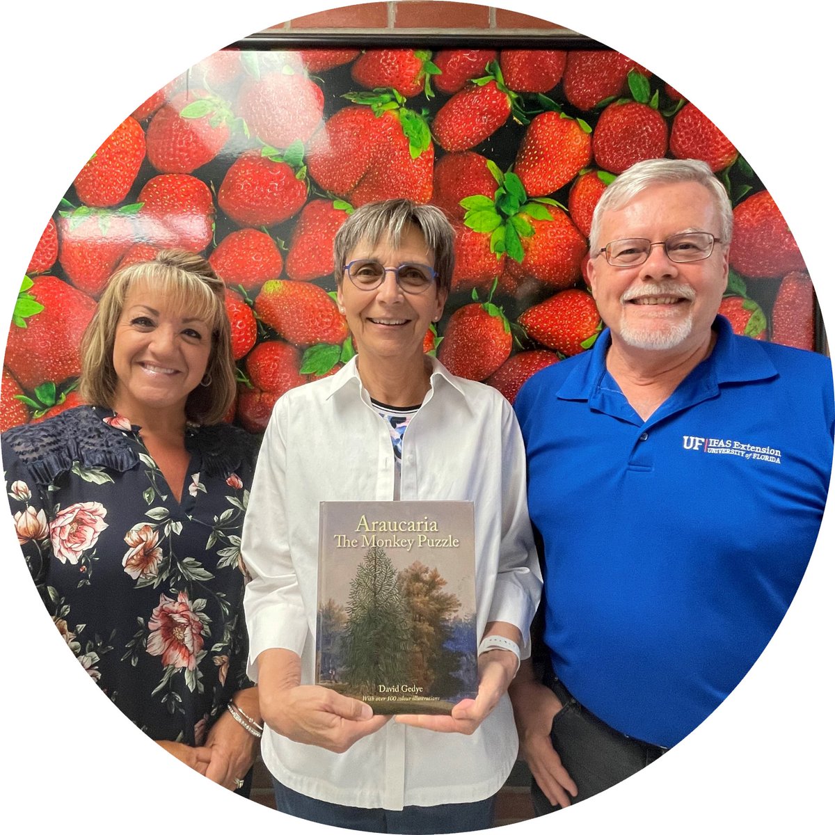 Lisa Tomlinson and Dr. Steve Sargent present Drs. Chris Chase and Jackie Burns with a book signed by all department members in grateful appreciation of outstanding service as our Interim Department Chairs. @UF_IFAS