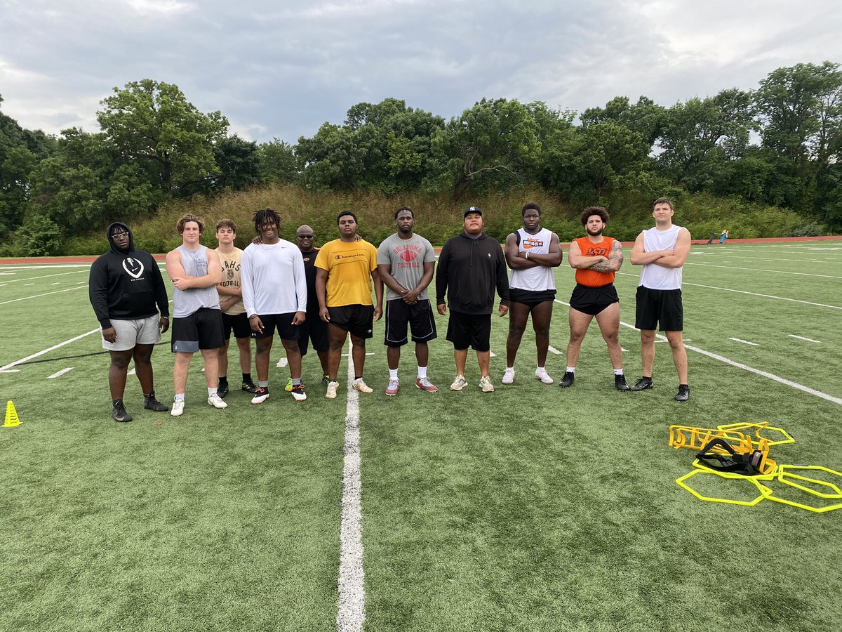 I haven’t been posting but trust me work has been getting done every Sunday in Tulsa! <a href="/ChrisDMac10/">Chris McClellan 7️⃣🦍</a> <a href="/MartinsonHolden/">Holden Martinson</a> <a href="/OatesIman/">Iman</a> @DRPASSRUSH <a href="/collinclay_/">Collin Clay</a> <a href="/Saint__LaRon/">LaRon Stokes Jr</a> @lukemaier52 <a href="/LinemanUnivers1/">LinemanUniversity</a>