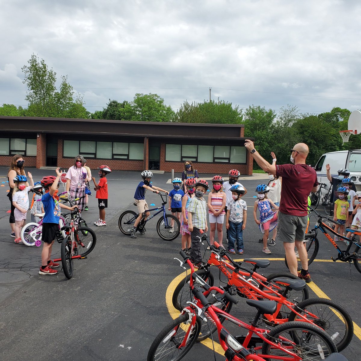 CathyL4SMSD's tweet photo. Rolling with Rushton @BikeWalk @PtaRushton @Rushton5121 @CityofMissionKS https://t.co/QSHe07Om3l