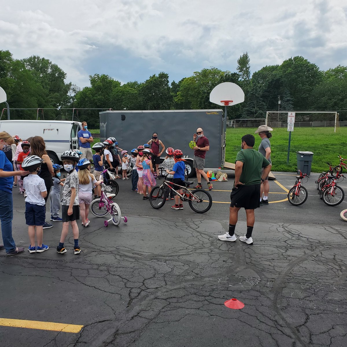 CathyL4SMSD's tweet photo. Rolling with Rushton @BikeWalk @PtaRushton @Rushton5121 @CityofMissionKS https://t.co/QSHe07Om3l