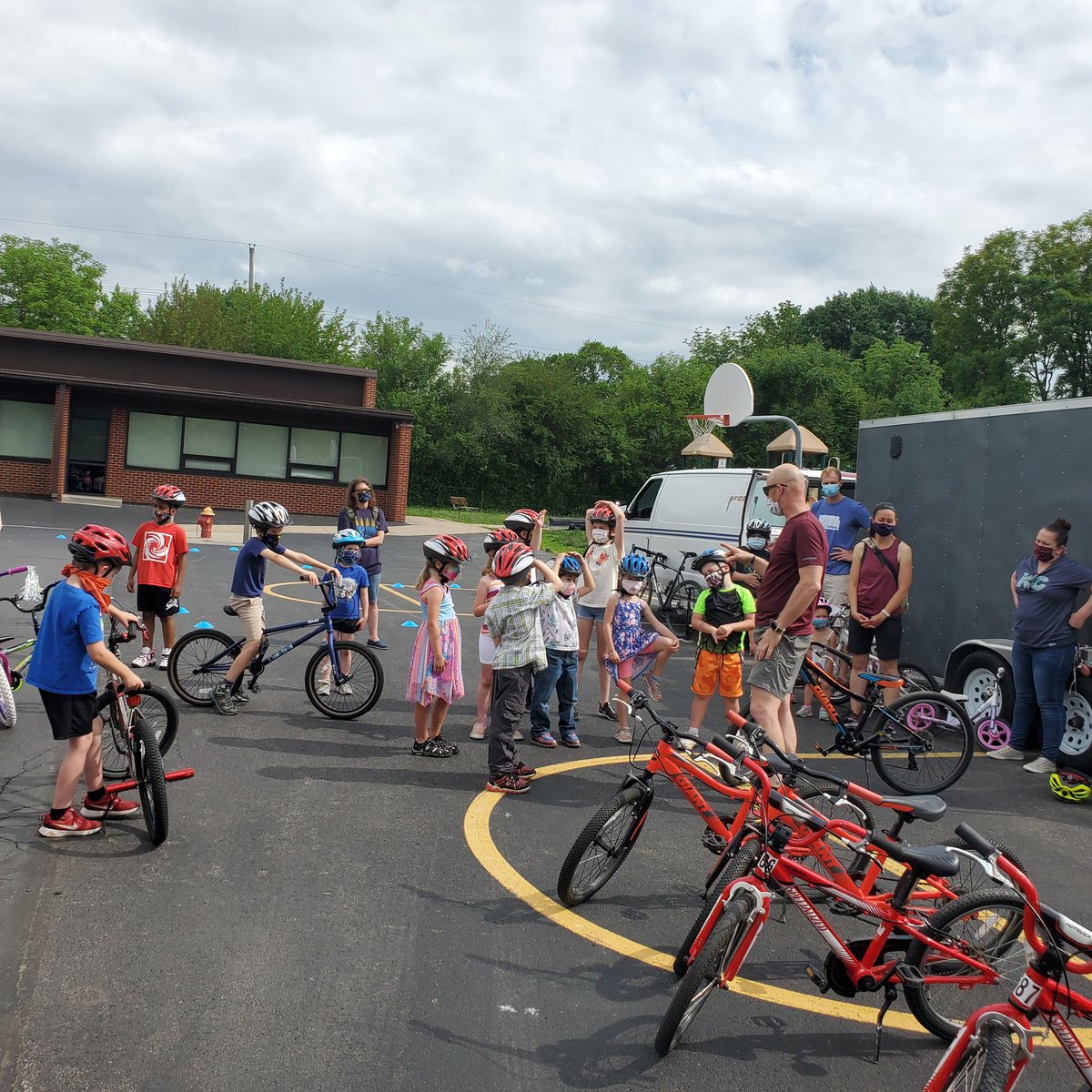 CathyL4SMSD's tweet photo. Rolling with Rushton @BikeWalk @PtaRushton @Rushton5121 @CityofMissionKS https://t.co/QSHe07Om3l