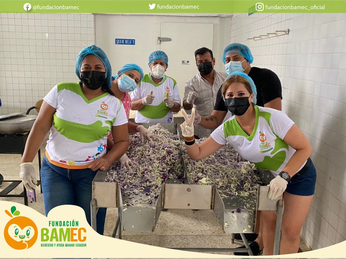 FBamec's tweet photo. ¡La problemática del hambre siguen en alerta roja!. Uno de nuestros principales objetivos en BAMEC es llevar a las familia, alimentos saludables. #ElRetoHambreCero donde consiste en la preparación de alimentos para llevar a sectores vulnerables del cantón https://t.co/rr1M9fTY35