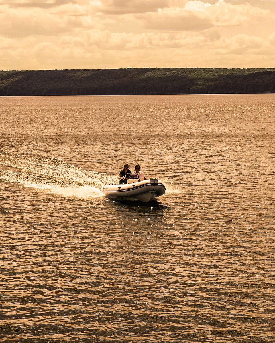 Heading off into the sunset in our F480HT!

#BRIGUSA
.
.
.
.
#sunsetcruising #boating #boatfun #boatday #brigglobal #brigboats #rigidinflatableboats #inflatableboats