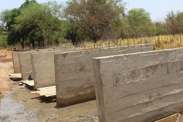 RadioPaysan's tweet photo. #Yatenga
#Mobilisation #communautaire
Les populations des communes de #Rambo et #Namissiguima se sont mobilisées pour construire un pont reliant Koumna à Rambo: le président de la Fédération des groupements Naam Joël N OUEDRAOGO donne 200000 F et 4 tonnes de ciment. #FNGN
. https://t.co/mzBYjdxhUu