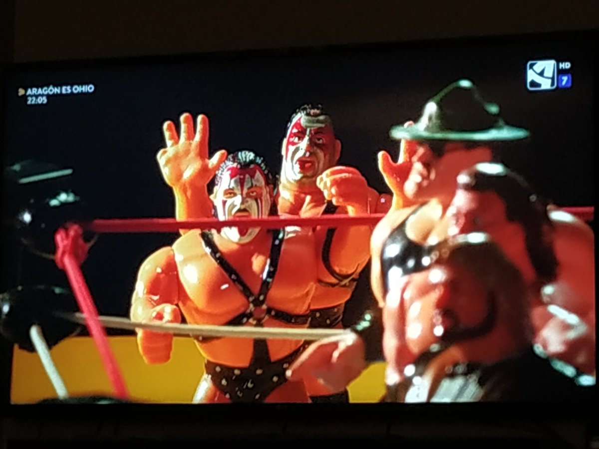 EstherPuisac's tweet photo. La escena de @wrestling que se han montado @cpuertolas82 y @Cfr4nky con locución de @JocaVillarroya es épica! Épica!

#quecomiencenlashostilidades
#Objetivo https://t.co/6so3NRHW31