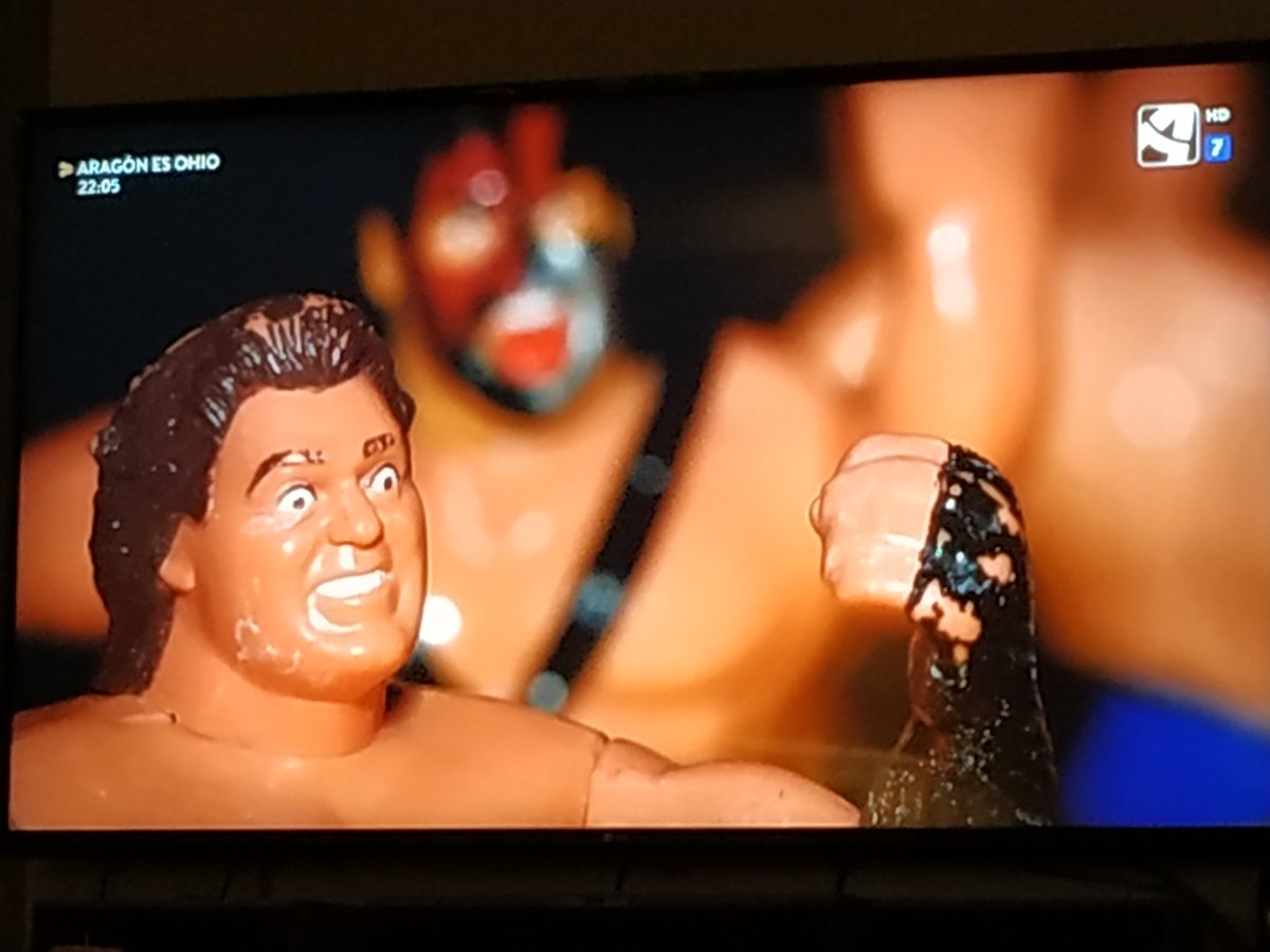EstherPuisac's tweet photo. La escena de @wrestling que se han montado @cpuertolas82 y @Cfr4nky con locución de @JocaVillarroya es épica! Épica!

#quecomiencenlashostilidades
#Objetivo https://t.co/6so3NRHW31