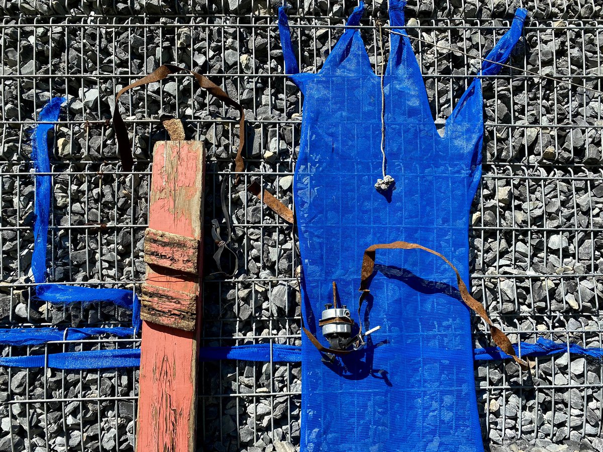 LePtitLoup's tweet photo. I added to my urban sculpture that I started a few weeks ago on my morning walk.
#urbanart #urbanartist #rustneversleeps #outdoors #outdoorart #foundobjectart #foundobjectsculpture #rustart #recycledart #artinstallation #outsideart #recycleart #abstractart #foundobject #arte https://t.co/kNszgen6X4