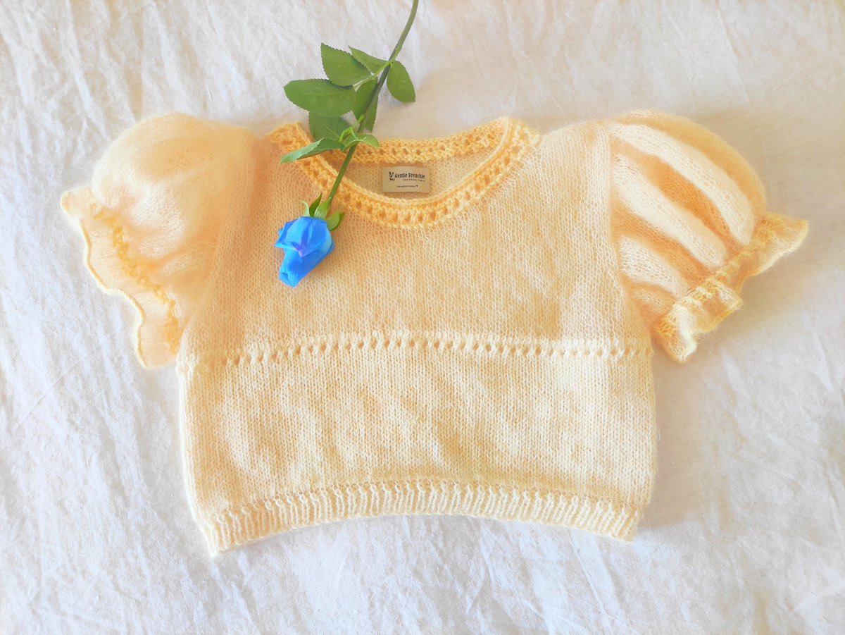 This little top 'Muguet' is one of my favourites! I am currently working hard on the pattern. 🥰 🥰🥰🌼 I used one strand of super kid mohair + silk for the top part and combined with one strand of baby merino. 

#KnittingTwitter #knit #knittingismyyoga