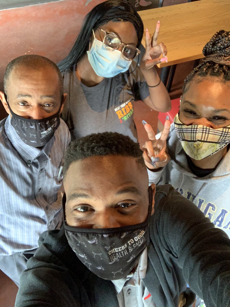 Roderick09Jones's tweet photo. Hey #Chiliheads🌶 help me welcome to the family at #westoak #bestoak to the serving team https://t.co/eESvGH9pRU and Ms. Iyanla... I get so excited to see a new new chili 🌶 head come onboard... #chilislove #futureGM #futureDO https://t.co/2EPMU4OgGa