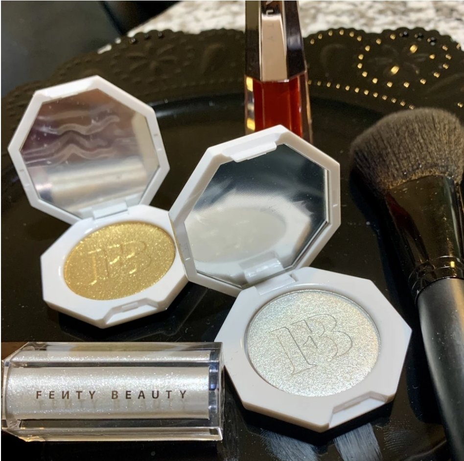 lj1885's tweet photo. 💎💋Spotlight Feature Item 💋Diamond Ball Baby💎💋
https://t.co/WHhe6uIBk4
I'm not one for wearing make up but I do know that some of my friends do... So try this on for size this small combo at a affordable price you get that gold or silver highlight as well as a LIP!! 💋💄 https://t.co/6NhkTycPc5