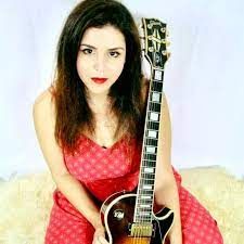 NickiKris's tweet photo. 2night I'm chatting with the awesome @karenbellamusic on an all new Mixing It! 8PM ET!! @johnmayer are you up for a collab? #MondayMusicMadness #MusicMondays #iamwhoiam #sistersinmusic #SIMRadio #togetherwearestronger @SistersInMusic1 https://t.co/1p5ndWUrBA https://t.co/i3BlpsKhAN