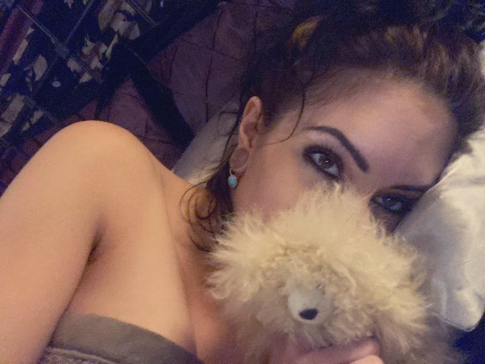 On my period: I need attention and Oreo milkshakes. https://t.co/kZvZyN4Idj