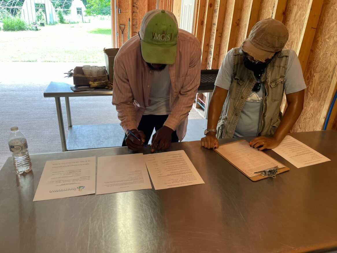 Zenenvirotech's tweet photo. Over the weekend Zenenvirotech completed site visits and welcomed two new #Arkansas #farmers into the #FreshPantry project. A project made possible with funds awarded by @SmartGivingAR. https://t.co/Lem5yLQEwj