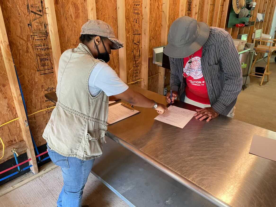 Zenenvirotech's tweet photo. Over the weekend Zenenvirotech completed site visits and welcomed two new #Arkansas #farmers into the #FreshPantry project. A project made possible with funds awarded by @SmartGivingAR. https://t.co/Lem5yLQEwj