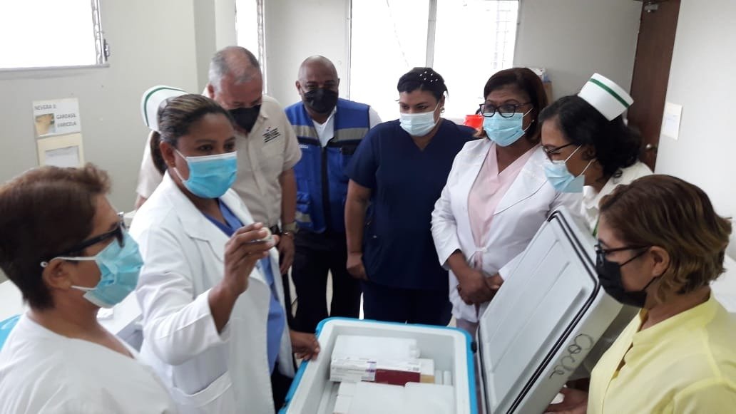 MINSAPma's tweet photo. #Coclé | Llegó a la provincia un total de 5,000 dosis de vacunas AstraZeneca, las cuales se utilizarán en el Centro de Vacunación Express que inicia el próximo 26 de mayo en el Boulevard Penonomé, dirigido a las personas que se inscribieron en el formulario de solicitud. https://t.co/b0lVDOM3zV