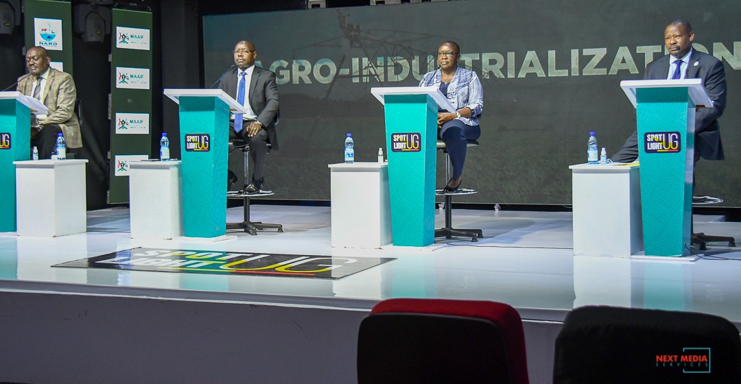 narouganda's tweet photo. Dr @NARO_DG has said that @narouganda is putting up a vaccine facility and come June 2022, it will be commercialized within Uganda and in the region. #SpotlightUG https://t.co/TkF6jUwWyA