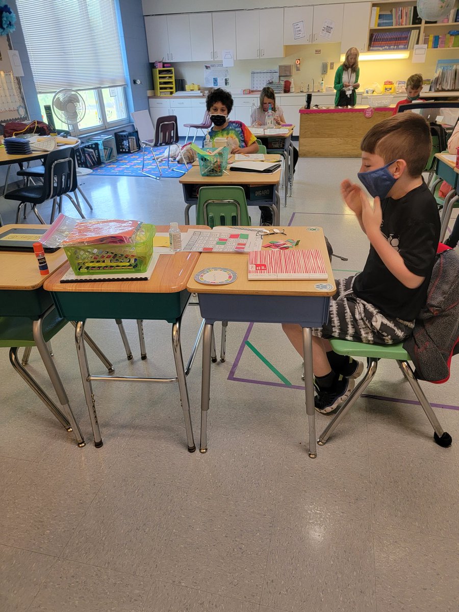 EGMScounseling's tweet photo. A day of testing Anxiety classes and some Smart Bingo! @eastfieldglobal @brewer_stella @kf410berry @SraBianchi #TestingAnxiety #IAmSmart https://t.co/CV98viwk2U