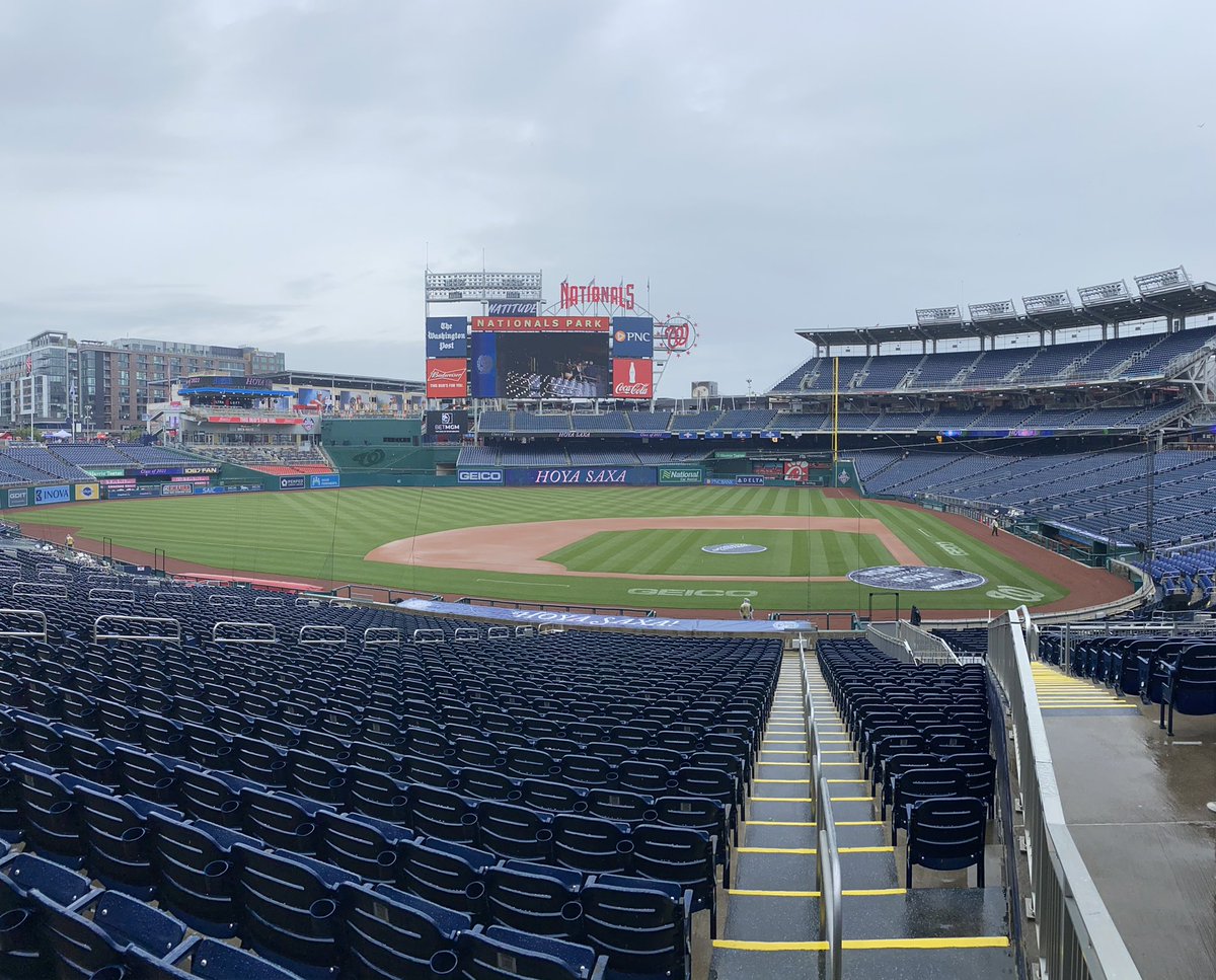 GeorgetownSCS's tweet image. SCS Hoyas: you’re up next! We’re not gonna let a little rain dampen our spirits 🙌 see you soon! 💙🎓 #hoyas2021