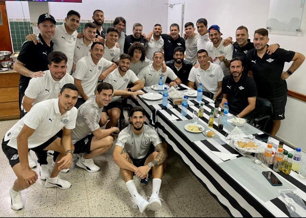 MGumarelo's tweet photo. Dado por finalizado el recreo en el Fútbol Paraguayo. Ya estamos enfocados en la sudamericana, el martes a dejar la vida por estos colores..
El campeòn va por todo este año paso a paso💪.
#VamosGuma https://t.co/yWe5qm6VS7