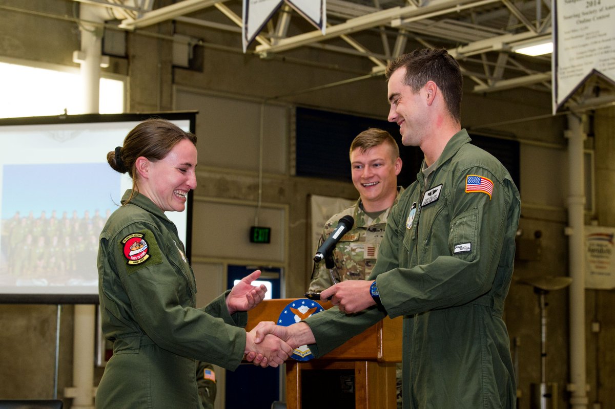 #USAFA2021 Last week, our newest Cadet Soaring instructor pilots received their G-Wings! Congrats!!