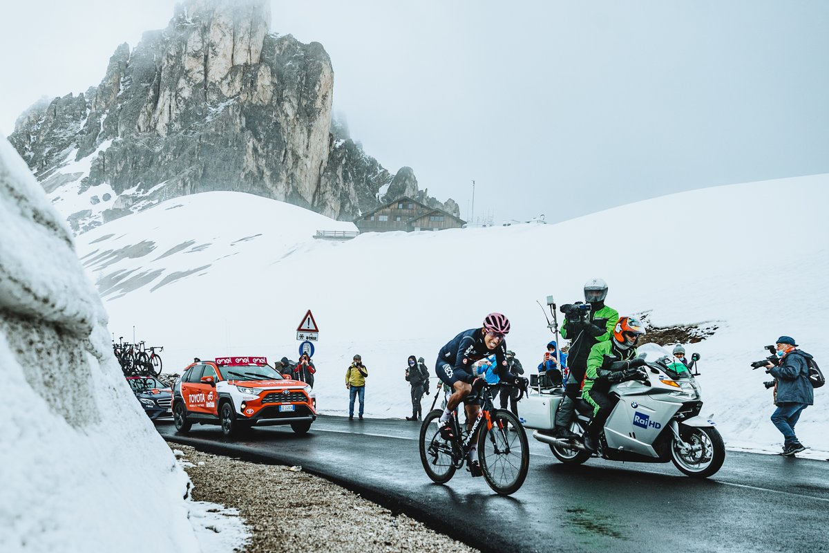 cyclist's tweet photo. Television cameras struggled to capture any scenes from Stage 16 of the Giro d'Italia. Thankfully, @ChrisAuldPhoto  had no problem at all. 

https://t.co/ivHiiNKpij https://t.co/kzaME2zAQC