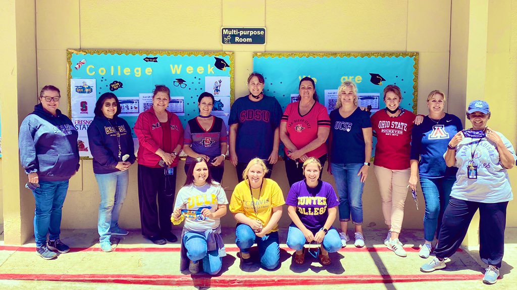 San Luis Rey Elementary showing off some college swag for College Awareness Week! 💙❤️

@SeaGatorNews @OsideUSD @OsideSup