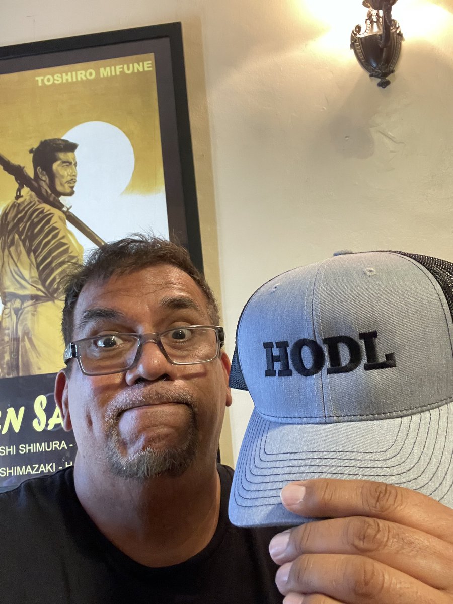 davebasulto's tweet photo. New hat. #HODL https://t.co/AGN4YZabBr