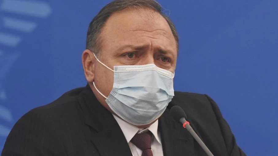 sensacionalista's tweet photo. Assessor de Pazuello diz que cachorro comeu a carta da Pfizer https://t.co/yfHDjPrdjx