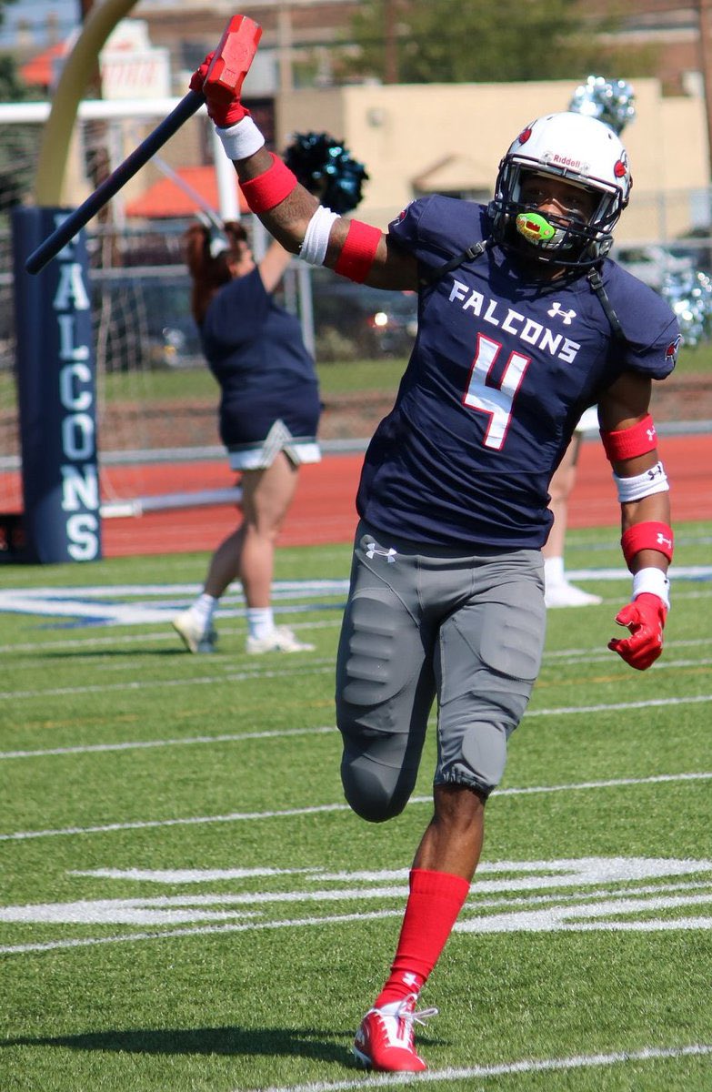 Vines_23's tweet photo. Committed. @LCFalconsFB @jayathleticz https://t.co/xuwfZKj2u1
