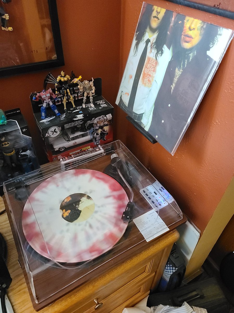 GriffinCosplay's tweet photo. This is probably my favorite vinyl in my collection. Not only is it beautiful but @syscband @ifidiefirstband knocked it out of the freaking park. This album blows my mind.
#seeyouspacecowboy #ifidiefirst #vinylrecords #vinylcollection #vinyl #vinylcollector https://t.co/zwc0Vz2BEe