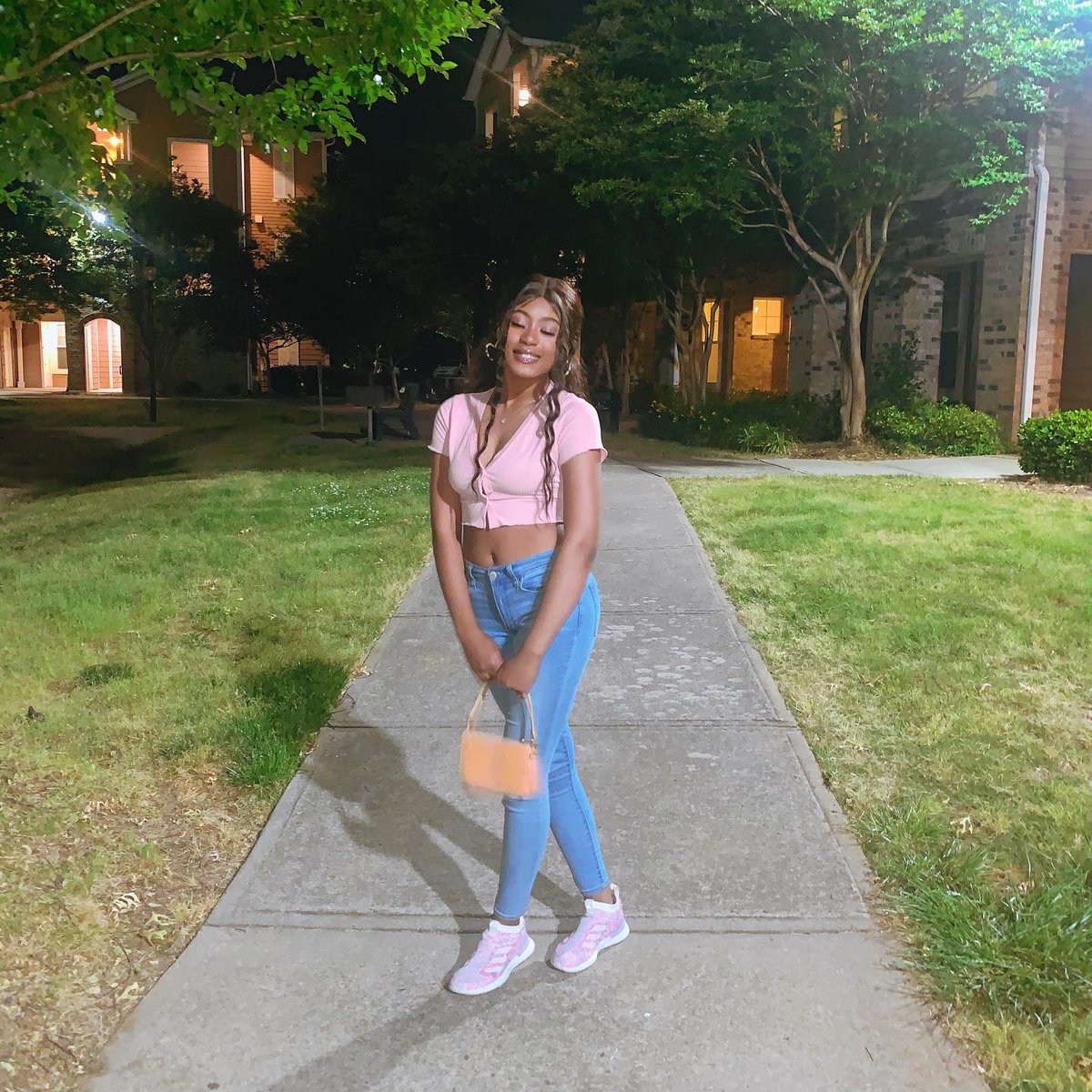 sweeet_tii's tweet photo. @9DimeAggies -Rising Junior
-Public Relations (minor in Pre-Law and Literature)
-From Baltimore and NY, but now I’m in Fayetteville🤍 https://t.co/Ahhp5cFT4L