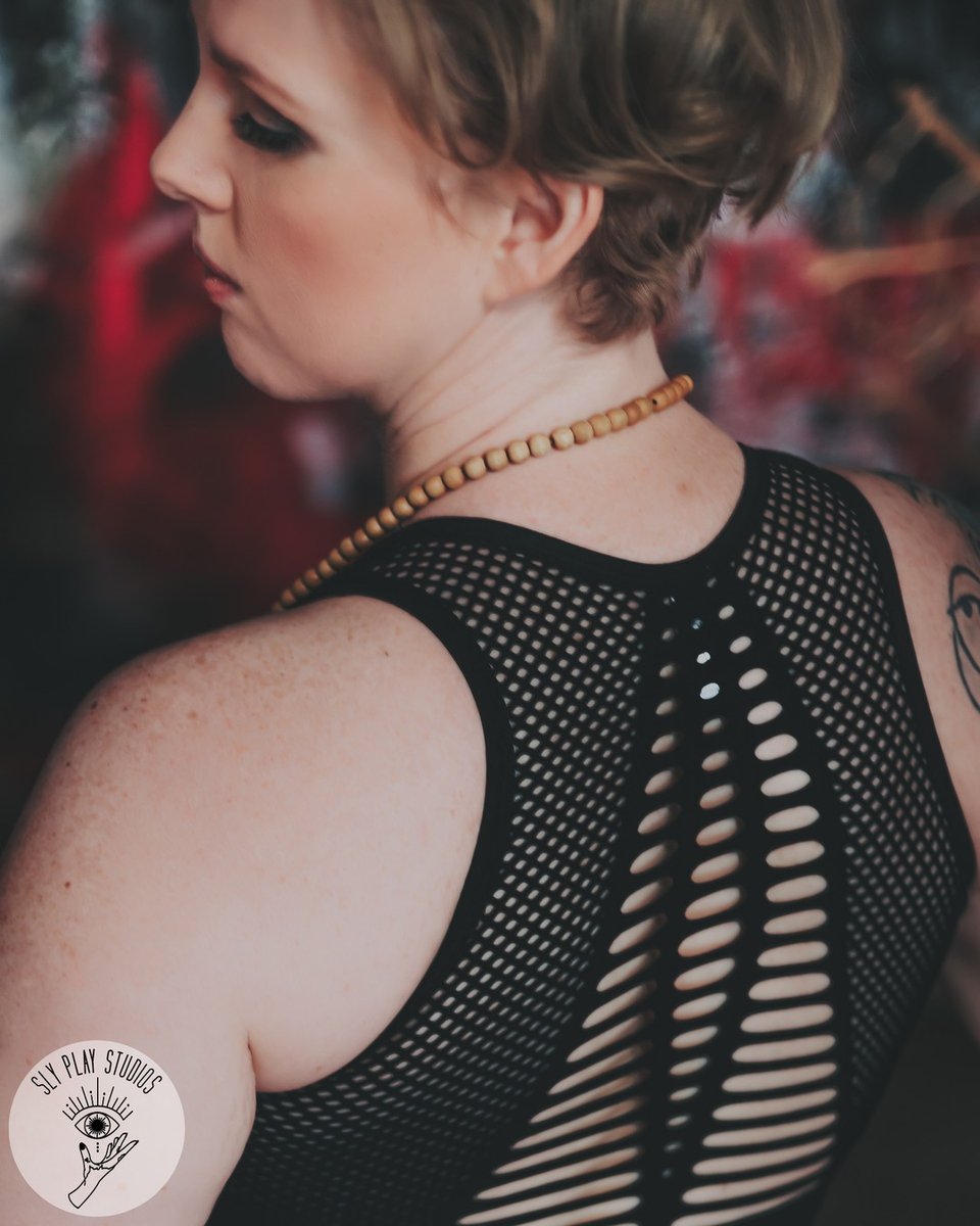 slyplaystudios's tweet photo. And atom to atom
Can you feel it on me, love?
And a pattern to pattern
Can you see it on me, love?
Atom to atom
Oh, what's the matter with me, love?

🎶 Strangenes &amp; Charm, Florence + the Machine
.
.
.
HMUA makeupjedi #musicmonday #hamont #boudoir #boudoirphotographer #boudoir https://t.co/bTdWJXJRJt