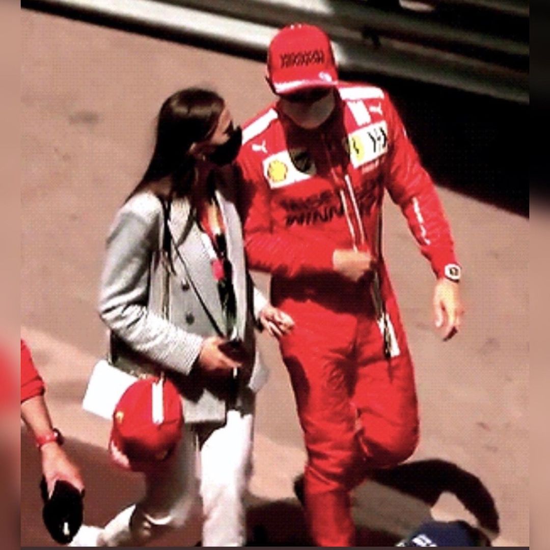 BrasilWags's tweet photo. 📷| Charlotte Siné e Charles Leclerc antes da corrida.

 #f1 #f1wags #wags #formula1 #charlottesine   #charlesleclerc https://t.co/kGb0urNcuh