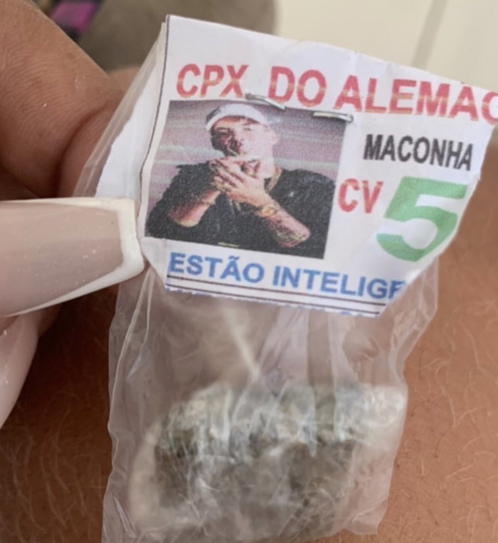 ViniciusFons's tweet photo. @FilipeRet saiu disso ... Pra isso
Brincadeiras a parte kkkkk
#RetKush https://t.co/0NIRdaP6Ho