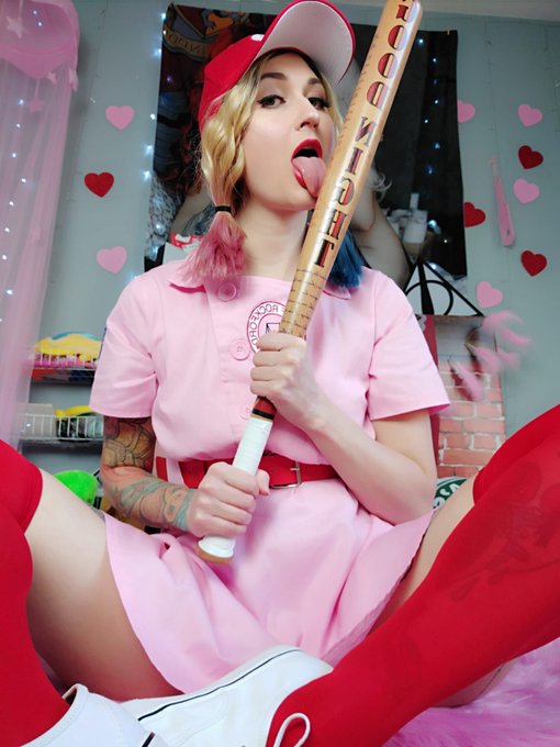Batter up ⚾️⚾️⚾️ https://t.co/DkiE84TANF<a href="/tag/apclips"class="tags"><span>#apclips</span></a>