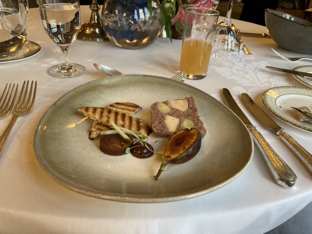 DryCleanDavid's tweet image. Staying @AshdownPark for a few nights with hubby jason @woodlandcarpet1 - it’s great to be away at last and dinner tonight in the Anderida restaurant was one of the best meals I’ve ever had - and I’ve had quite a few 🤣