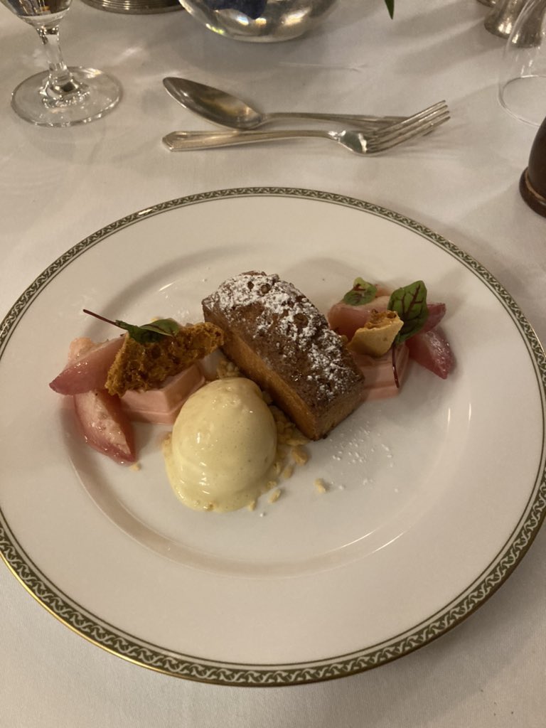 DryCleanDavid's tweet image. Staying @AshdownPark for a few nights with hubby jason @woodlandcarpet1 - it’s great to be away at last and dinner tonight in the Anderida restaurant was one of the best meals I’ve ever had - and I’ve had quite a few 🤣