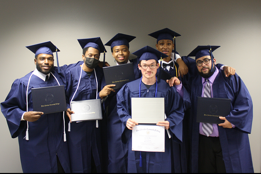 RiverParishesCC's tweet photo. Congratulations to all of our Spring 2021 graduates! You did it! #RPCCGrad #RiverMadeReady https://t.co/eVt9cdE4Cr