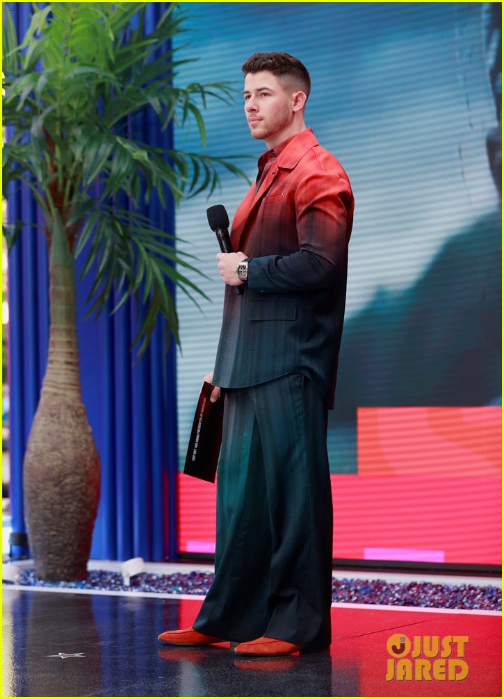 NickJFr's tweet photo. #Event : Nick sur la scène des #BBMAs pour animer la cérémonie. https://t.co/c3qWodOZcj