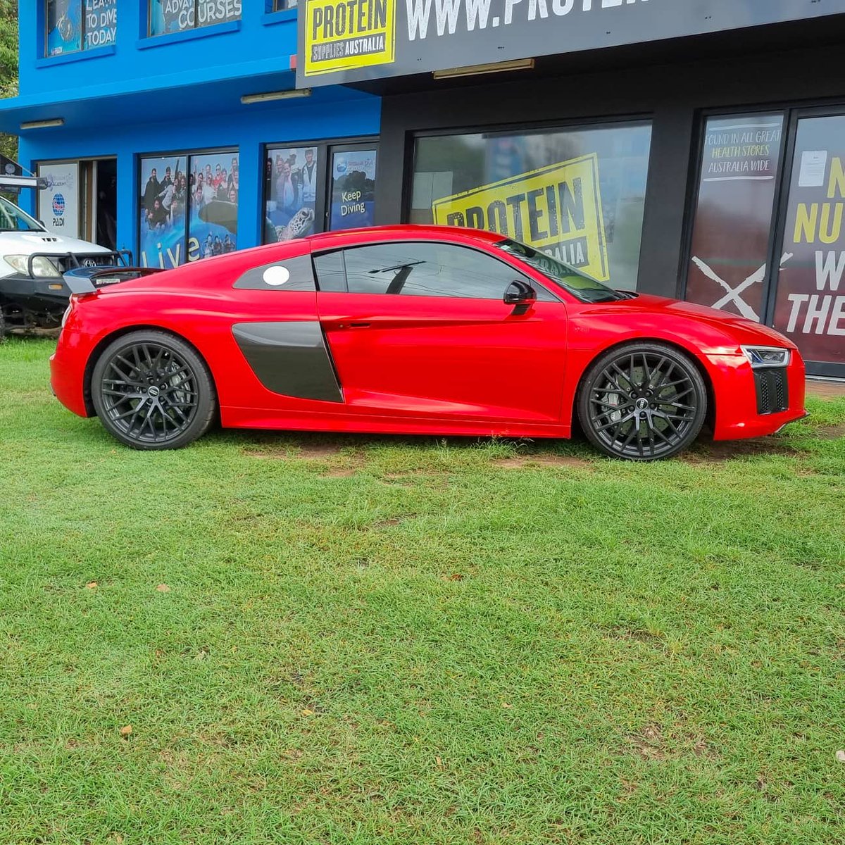 Tyronjarman's tweet photo. Chrome red Audi R8 👌
.
.
.
#audi #r8 #cannonhill #chrome #supercar #solate https://t.co/Nhw277a0d6