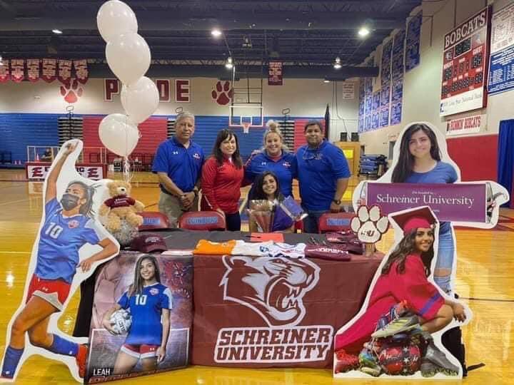 EHSBobcatPride's tweet photo. ⚽️Schreiner University Soccer⚽️
Ms. Leah Sanchez has officially signed her LOI to play soccer for Schreiner! Leah leaves a legacy of excellence behind and we couldn’t be more proud! https://t.co/hyr4QhLYrz
