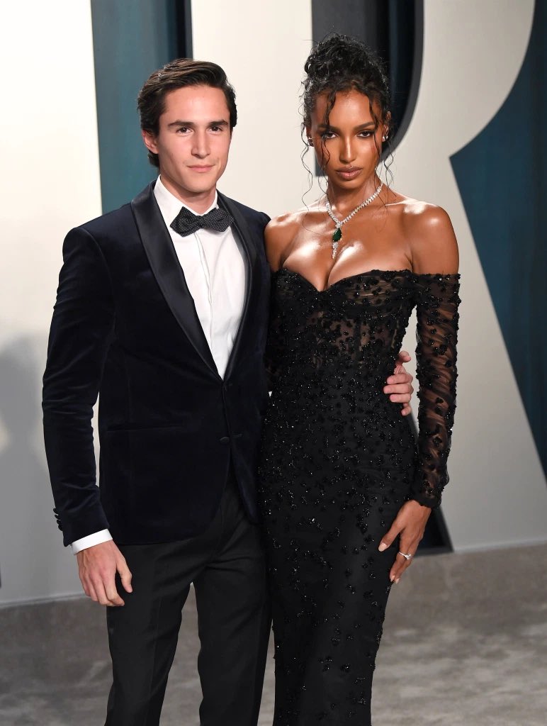 MariaRosa_GA's tweet photo. Cómo que el hijo del vicepresidente es novio de JASMINE TOOKES, ÁNGEL DE VICTORIA’S SECRET 😨😨😨 https://t.co/ynIqwABlbm