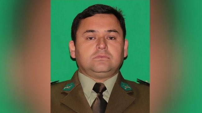 joseantoniokast's tweet photo. Una vez más, el terrorismo cobra la vida de un Carabinero que cumplía su labor. ¿Hasta cuándo estos asesinatos van a quedar en la impunidad? ¿Hasta cuándo los criminales seguiran matando a nuestros Carabineros? https://t.co/qK4pIM2EOc