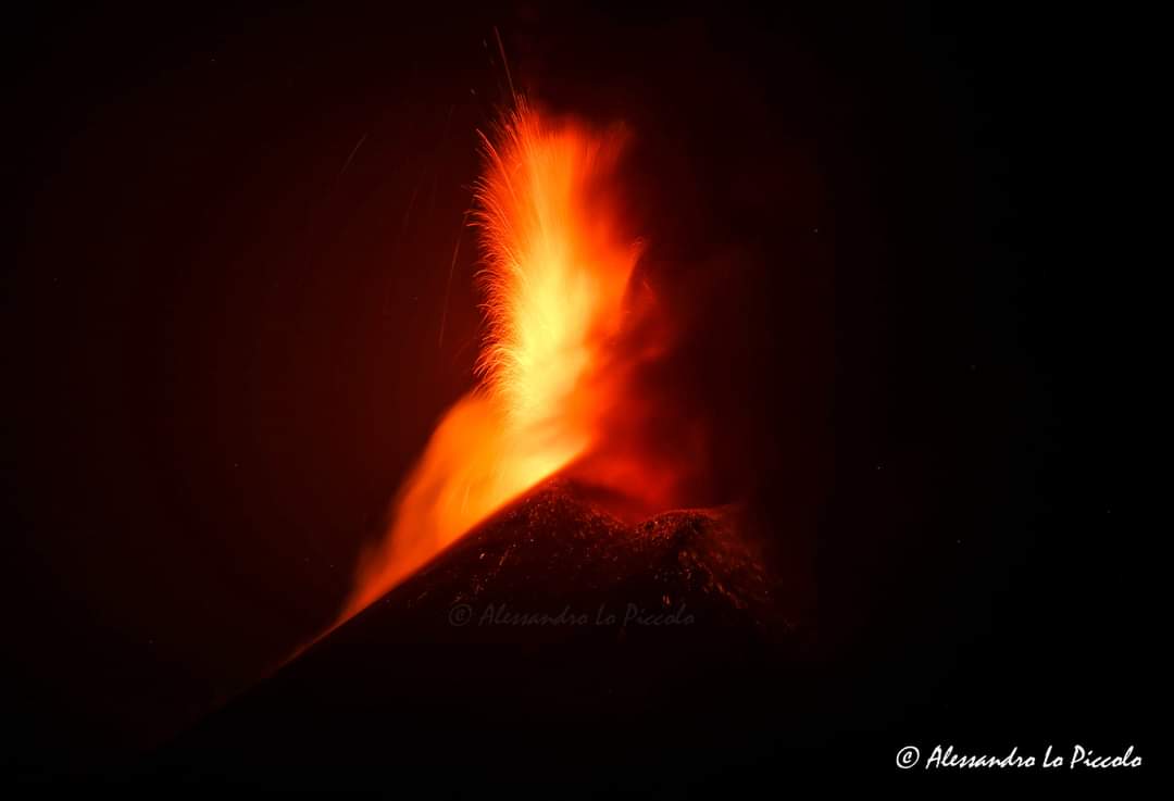 AlexLoPiccolo's tweet photo. ETNA - SEC in eruption

May 24th 2021 - h.23:15 CET

photo © Alessandro Lo Piccolo 

#alexlopiccolo1
#etna #volcano #eruption
#lava #paroxysm #fountain
#yourshotphotographer 
#landscape #amazing #stunning 
#Sicily https://t.co/TGBZUgxriP