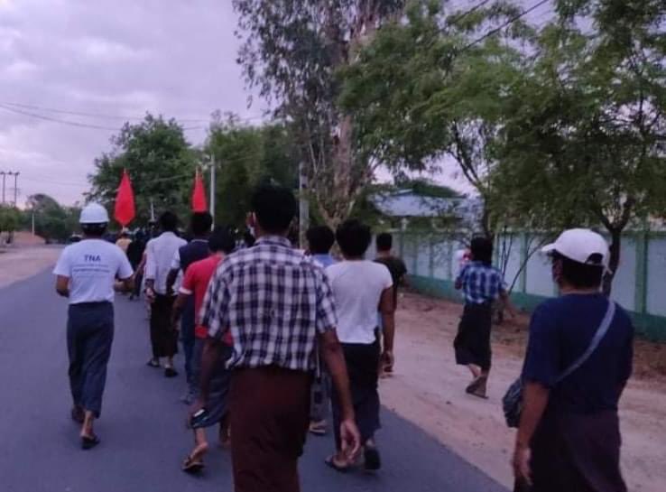 Anti-Dictatorship Dawn Strike in Kamma Township, Thayet District 

Civilians as well as Buddhist monks marched to oppose dictatorship 
#WhatsHappeningInMyanmar #May25Coup