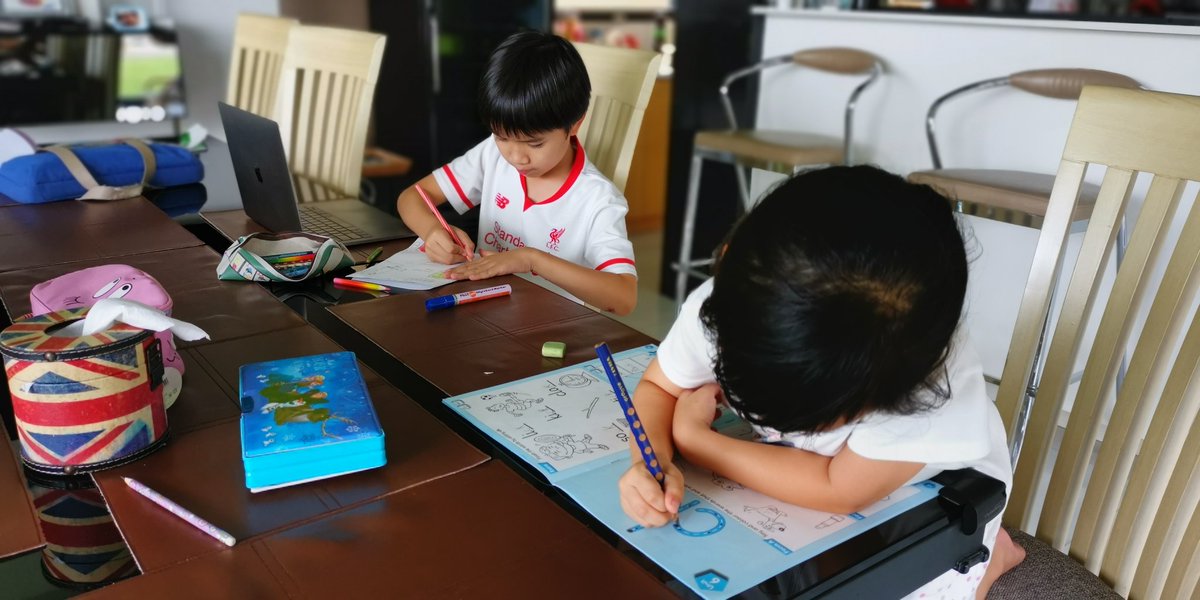 MJBank's tweet photo. @patrickandrita
#OnlineLearning
เรียนอยู่บ้าน ก็สนุกได้
ด้วยสไตล์ #อาร์คกิ
เพื่อให้ลูกๆสนุกกับการเรียนรู้
ในทุกวิชา
#LearnHowToLearn
#CreateJobsCreators
#ArkkiThailand
#Arkki https://t.co/dXGFHvkrei