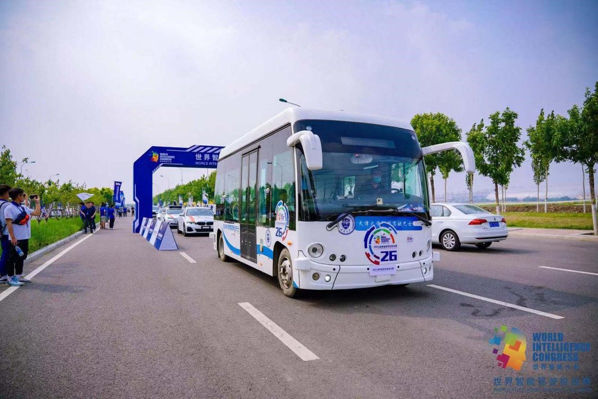 CE_ChinaEconomy's tweet image. Tianjin University&apos;s Intelligent Driving Team won Gold Award of Extreme Challenge during 5th World Intelligent Driving Challenge (#WIDC) held from May 21 to May 23. All 27 teams from universities and enterprises were required to pass through a two-way road test of up to 12 km.